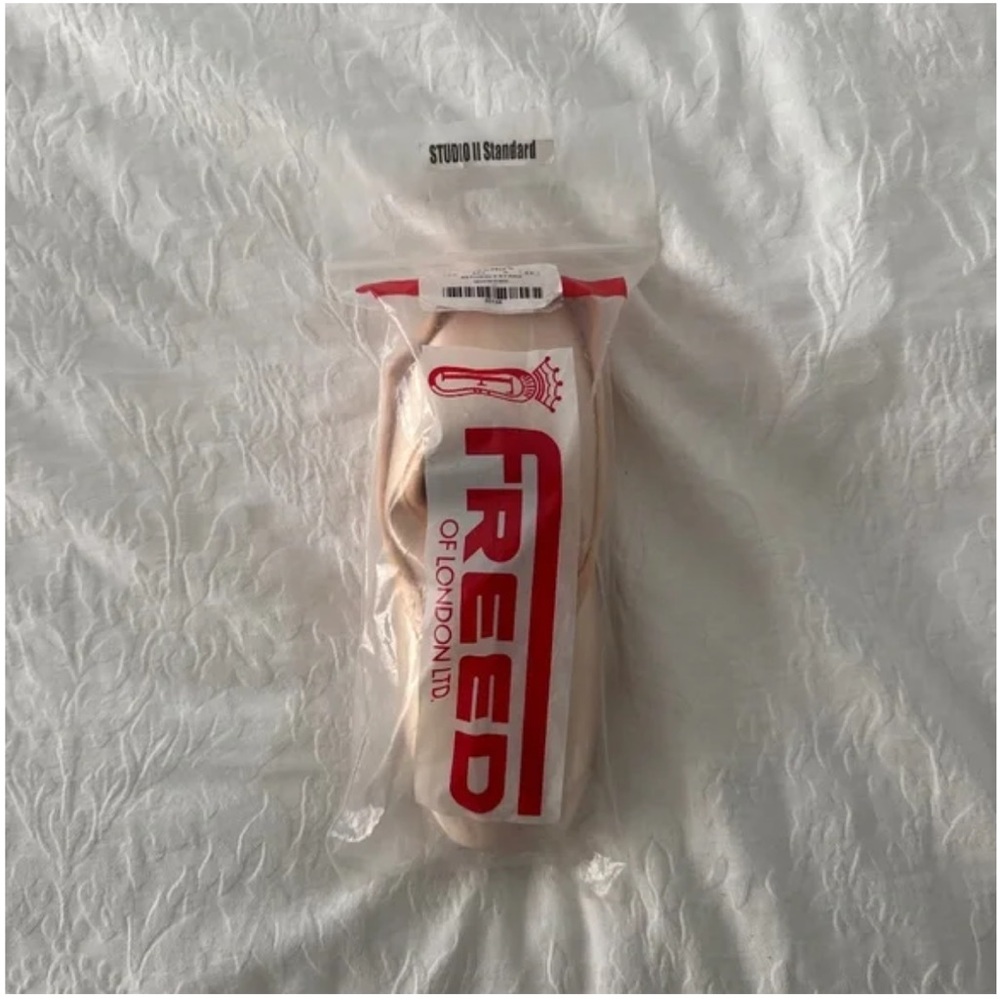 Freed of London Studio II Standard Pointe Shoes 6.0D